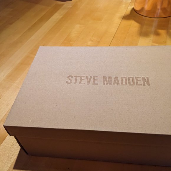 Steve Madden shoes, size 9, brand new in a box - Picture 8 of 8